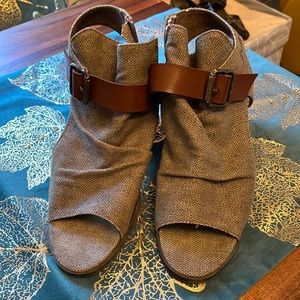 Cloth and leather fashionable mid heel sandal